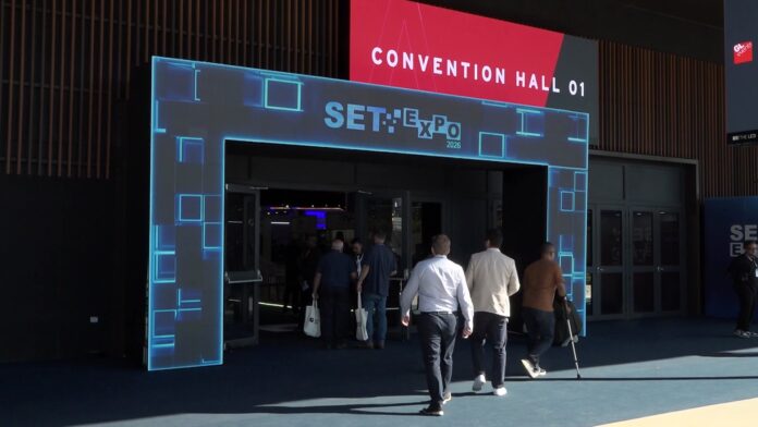 Feira de tecnologia em SP expõe novidades sobre o futuro da televisão Feira de tecnologia em SP expõe novidades sobre o futuro da televisão